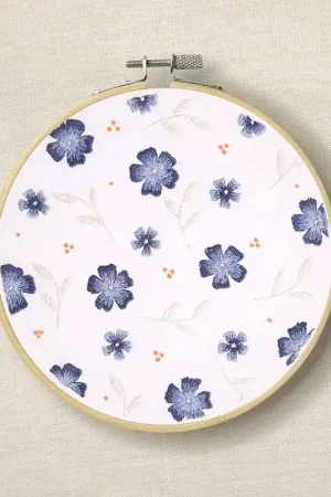 Borduurpakket: DMC Blue Ditsy Florals Betaalbaar