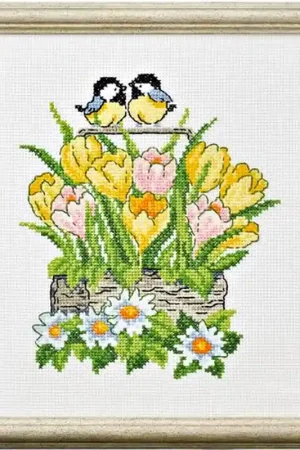 Tulpen en koolmeesjes in mand - Permin borduurpakket met telpatroon Actieprijs