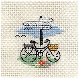 Betaalbaar Mouseloft borduurpakket fiets bij een wegwijzer 004-F04 telpatroon