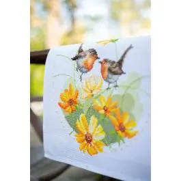 Borduurpakket tafelloper aida Roodborstjes en bloemen 32x84cm van VERVACO PN-0161964 Uitverkoop