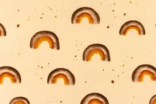 Weekendaanbieding Poplin katoen stof, digitale print, regenboogjes, beige/bruin/roest. A0835