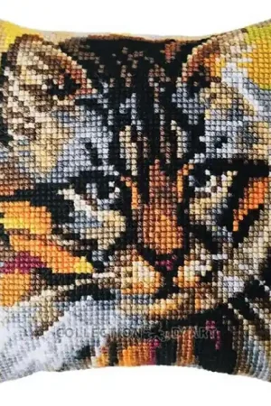 Uitverkoop Collection d'Art Who Runs the House? Uittel Kruissteekkussen pakket 5481CC